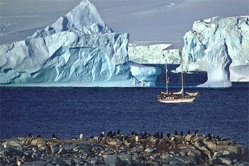 Globe-traveling photographer documents melting ice caps