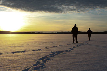 Alumni Savor Raquette Lake in Winter