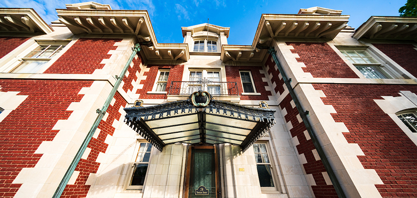 Exterior photo of the Parks Alumni House at 29 Tompkins Street